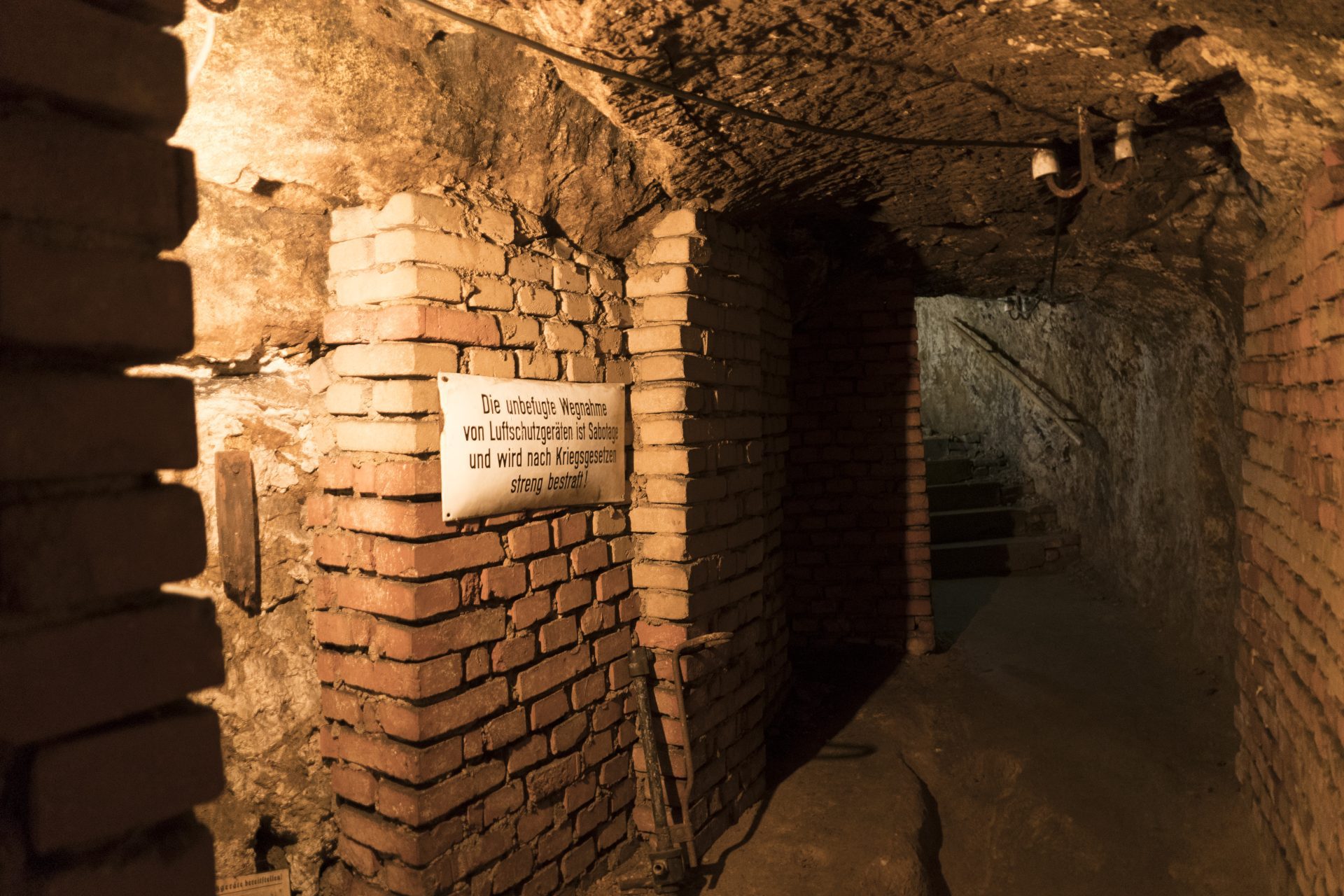Luftschutzkeller unter der Erde
